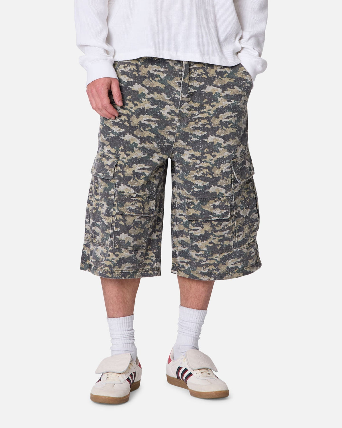 MNML Distressed Ultra Baggy Cargo Shorts Camo - Scentleo