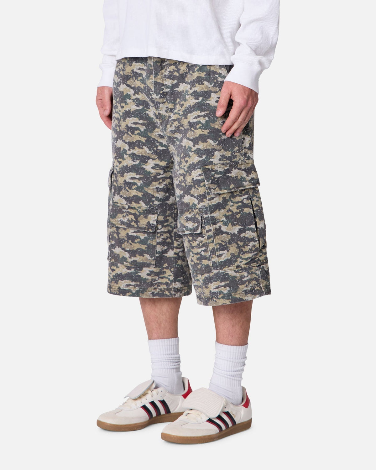 MNML Distressed Ultra Baggy Cargo Shorts Camo - Scentleo