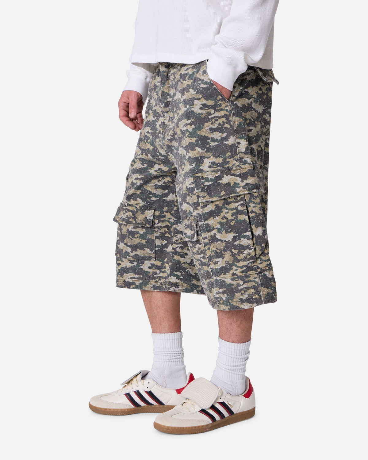 MNML Distressed Ultra Baggy Cargo Shorts Camo - Scentleo