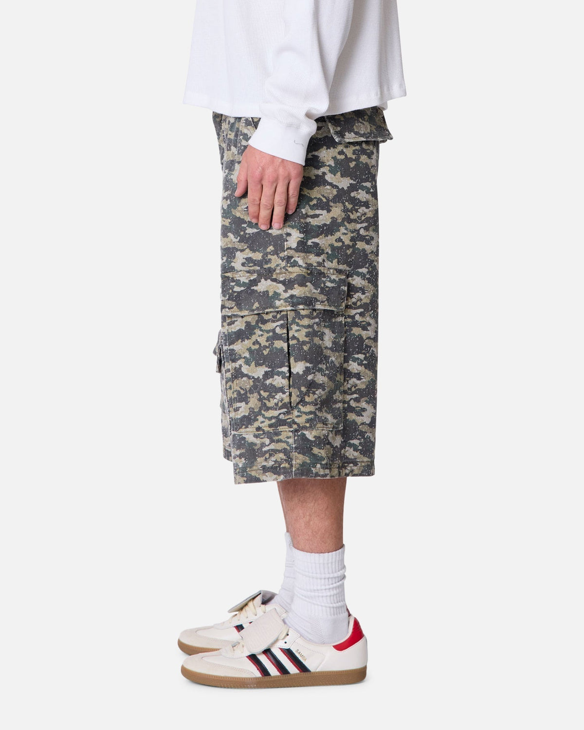 MNML Distressed Ultra Baggy Cargo Shorts Camo - Scentleo